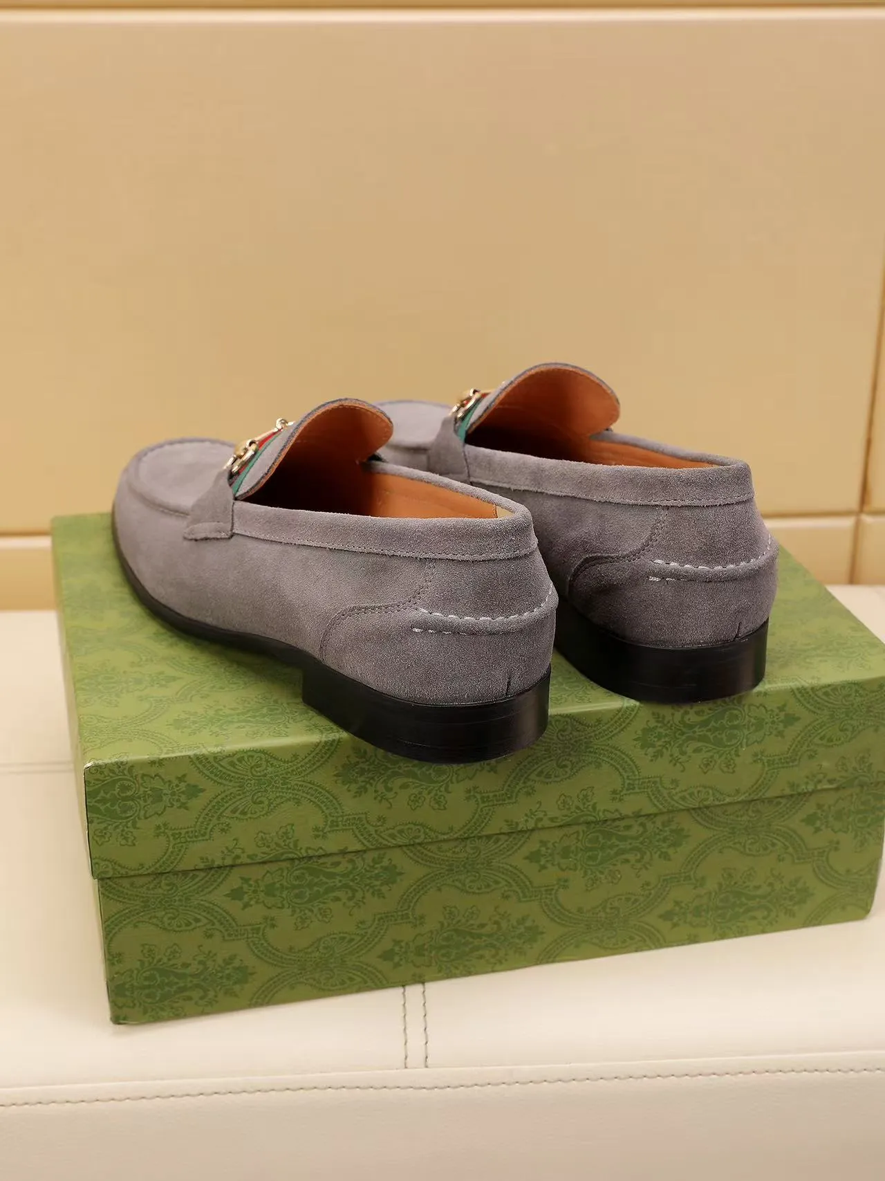 Men's men's shoes 💰440 🆘【GUCCI】Gucci ·🐂里· Hot-selling beanie shoes, top brand luxury, top quality, latest fashion beanie shoes.. The upper is made of original high mercerized smooth cow suede. (Full top-layer water-dyed 🐂 leather and lining). The original stylish and stylish soft rubber wear-resistant and non-slip outsole is light and comfortable on the foot, available in 3 colors! Matching code: 39-45 (38.46. Customized)